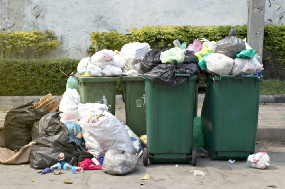 Pelaku Usaha di Tangsel Dilarang Pakai Kantong Plastik, Ini Sanksinya