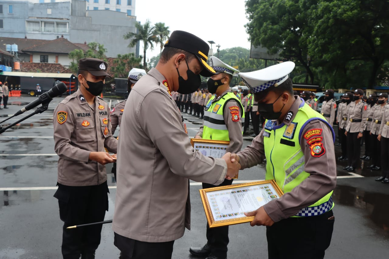 Gagalkan Warga Bunuh Diri, Polantas Polres Metro Tangerang Diganjar Penghargaan
