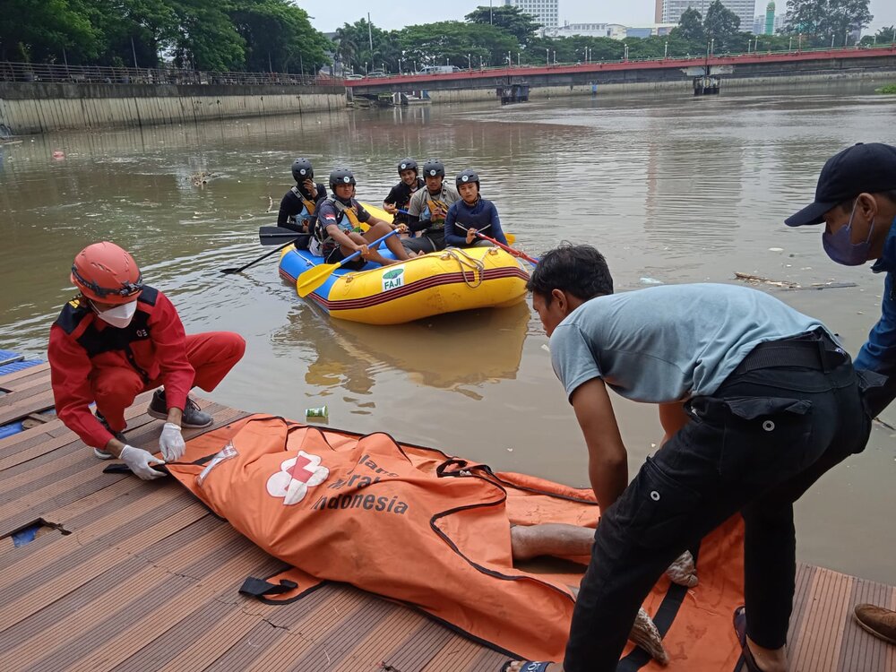 Geger Mayat Lelaki Ditemukan Mengambang di Sungai Cisadane Tangerang