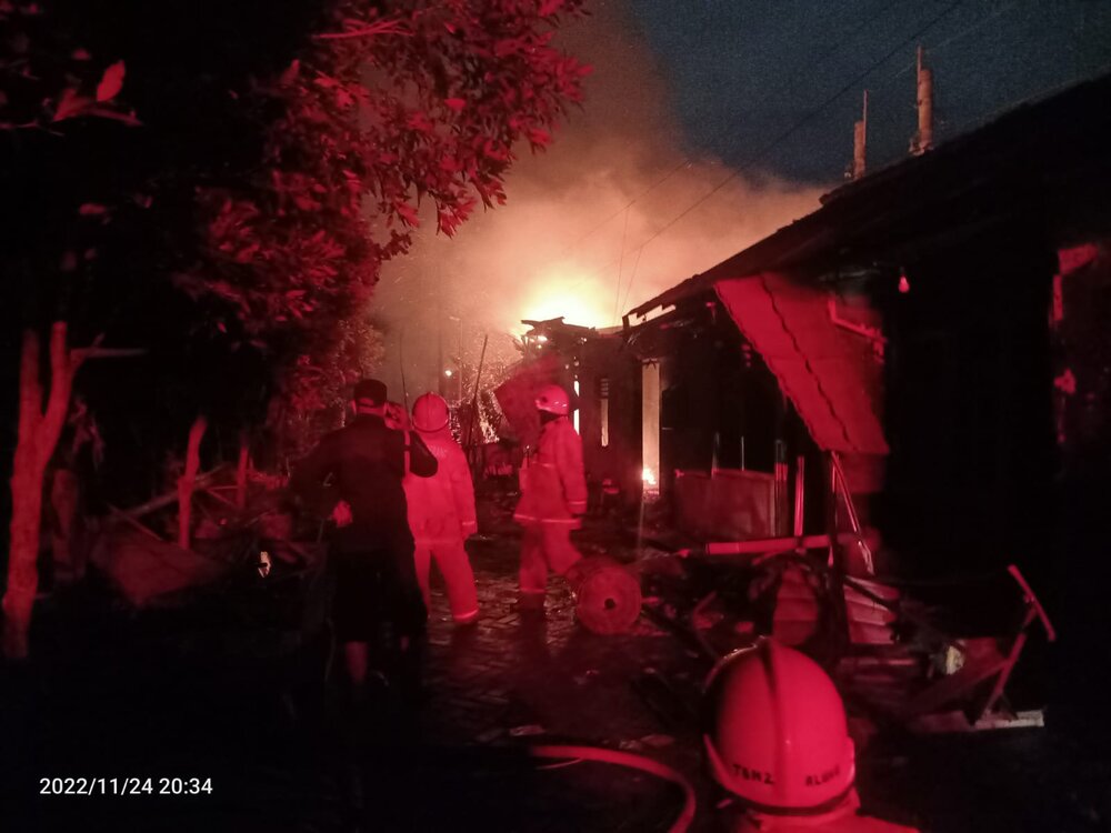 Pemukiman di Budi Asih seberang Pasar Induk Tanah Tinggi Kebakaran