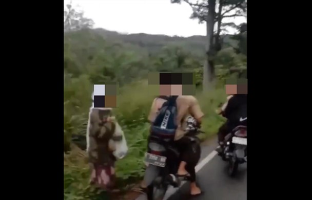 Kronologi Video Viral Pelajar yang Tendang Nenek-nenek Sampai Jatuh