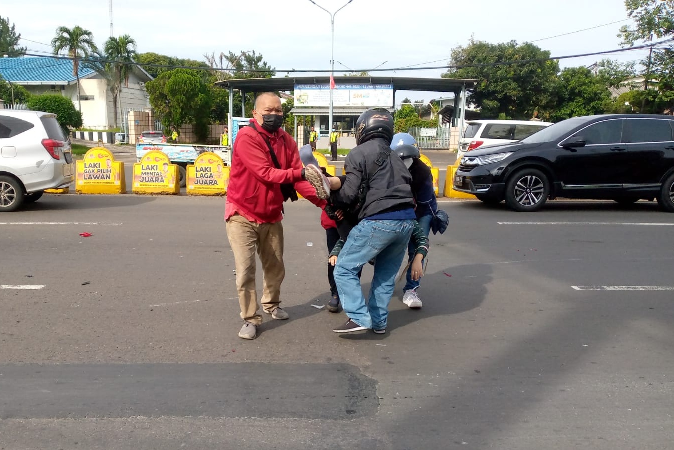 Pemotor Wanita Luka-luka Jadi Korban Tabrak Lari Truk di Cikokol Tangerang