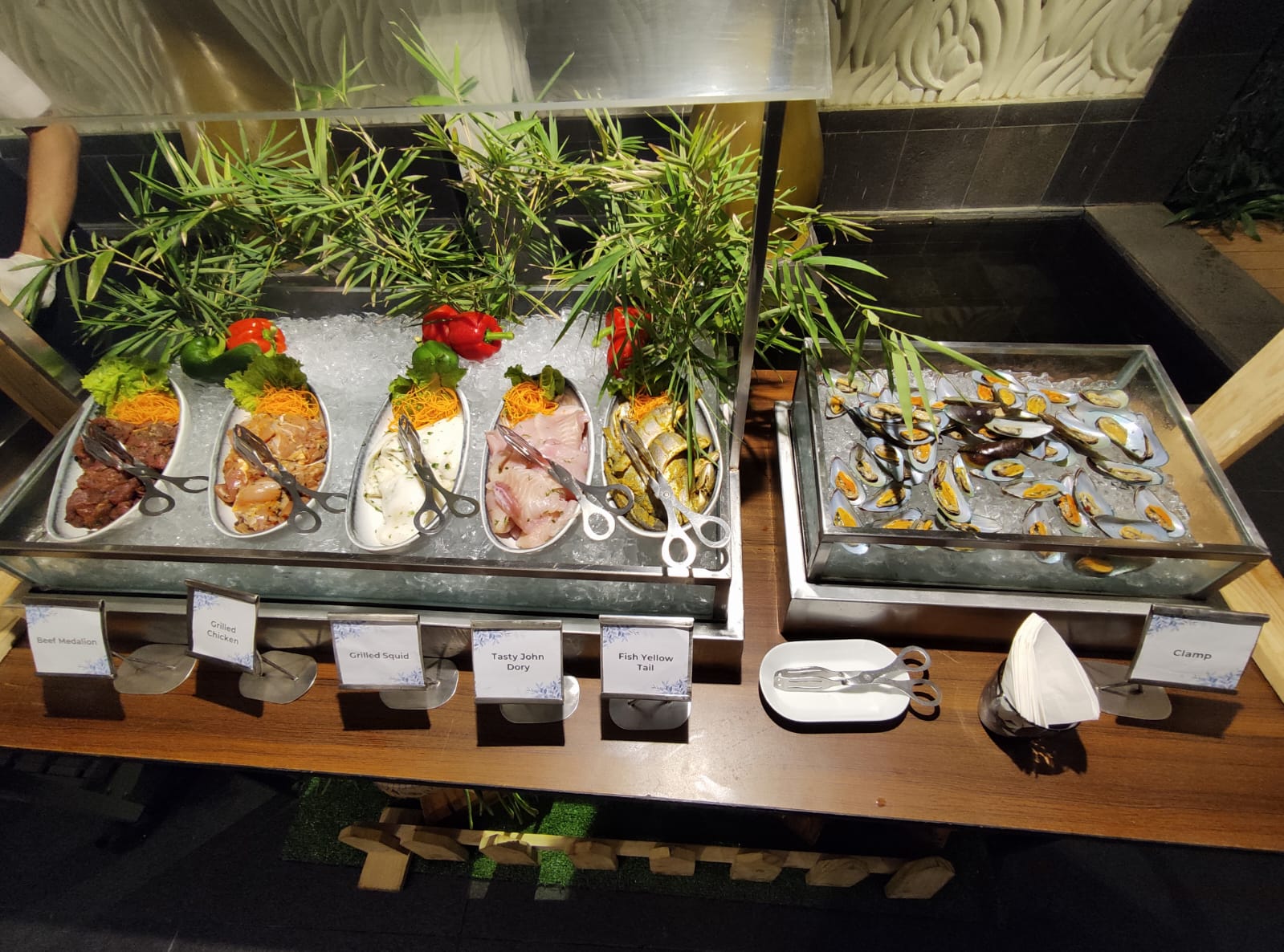 Makan BBQ Sepuasnya Sambil Nongkrong di Sky Garden Novotel Tangerang