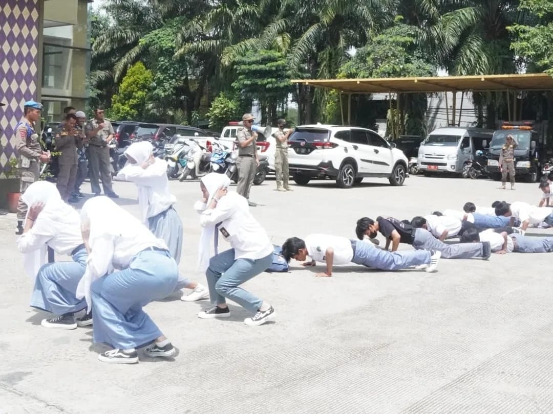 20 Pelajar Bolos Diangkut Satpol PP di Kawasan Pemkab Tangerang