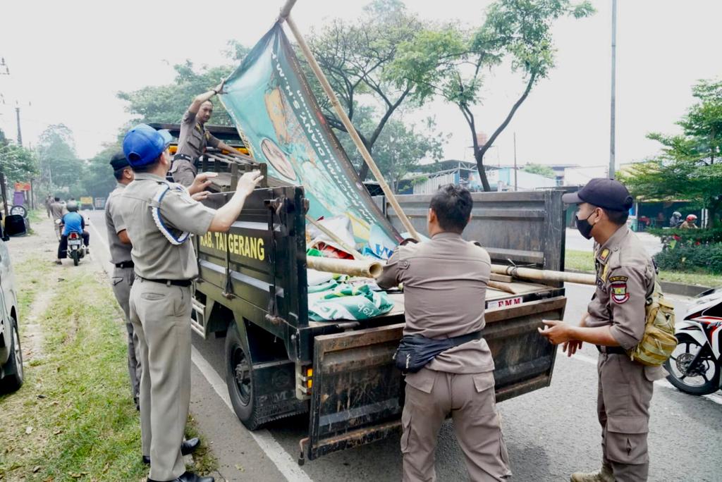 Bikin Semrawut, Satpol PP Kabupaten Tangerang Copot 197 Spanduk Liar