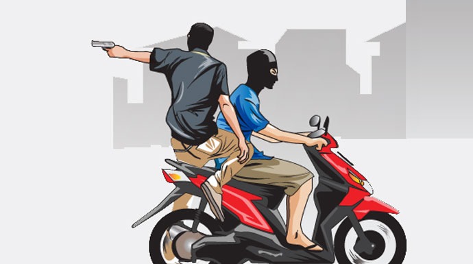 Wanita di Pasar Kemis Tangerang Ditendang Begal Bersenpi hingga Jatuh, Lalu Motornya Diambil