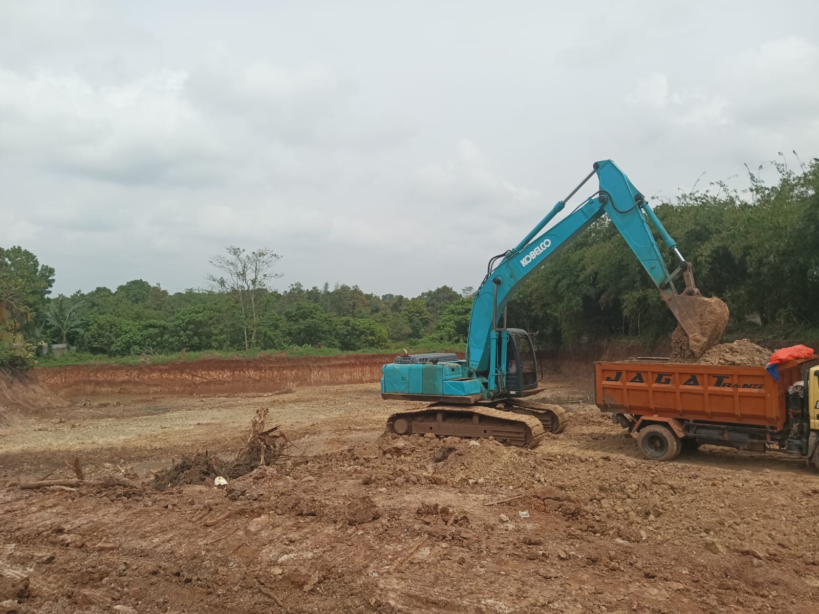 Bikin Jalanan Berdebu, Aktivitas Galian Tanah di Jambe Tangerang Dikeluhkan Warga