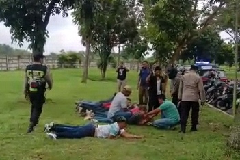 Tarik Paksa Mobil Warga di Tengah Jalan Citra Raya Tangerang, 10 Mata Elang Dibekuk Polisi