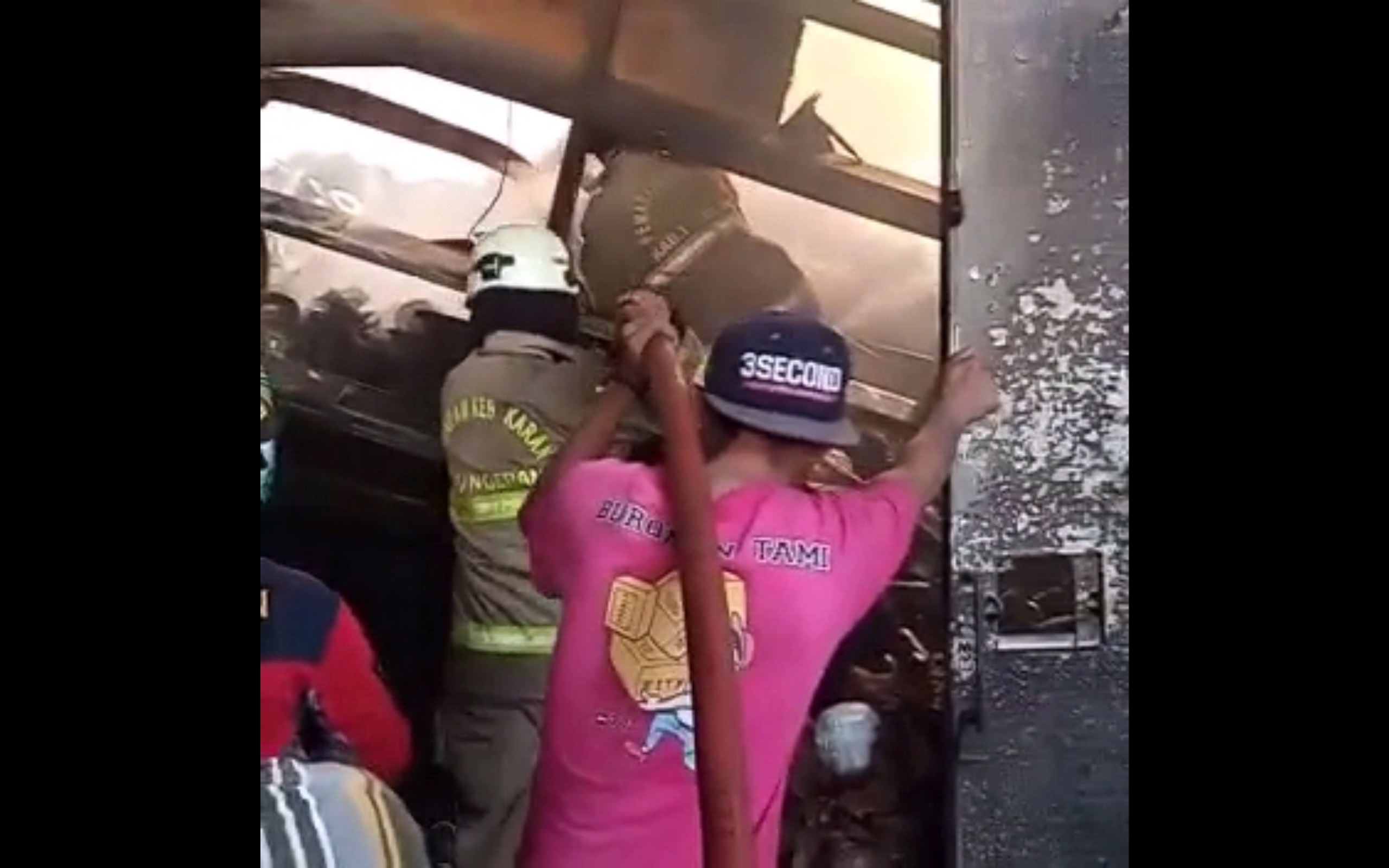 2 Gudang di Kosambi Tangerang Ludes Terbakar